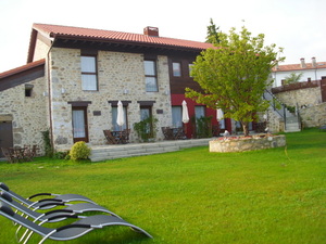 jardin de los apartamentos rurales elhospital de villahormes