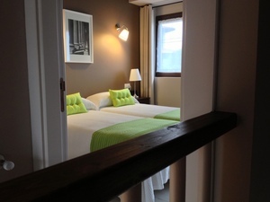 habitación doble en el apartamento Hortensia ( apart. rurales El Hospital de Villahormes )