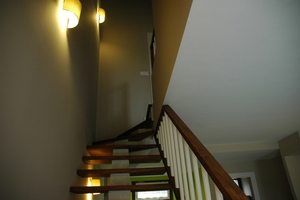 detalle de la escalera de los apartamentos rurales El Hospital de Villahormes