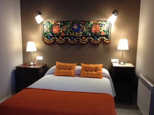 habitación buganvilla principal en hospital de villahormes